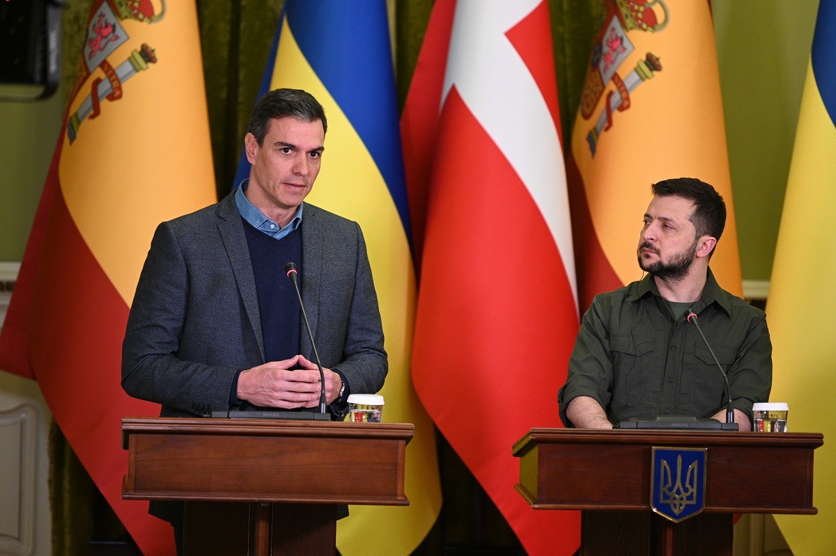 Sánchez promet a Zelenski des de Kíiv l'enviament de 200 tones d'equipament militar