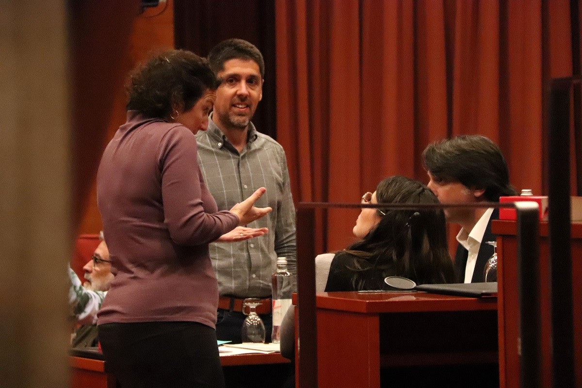 Representants del PSC, els comuns i Junts, al Parlament. - ACN