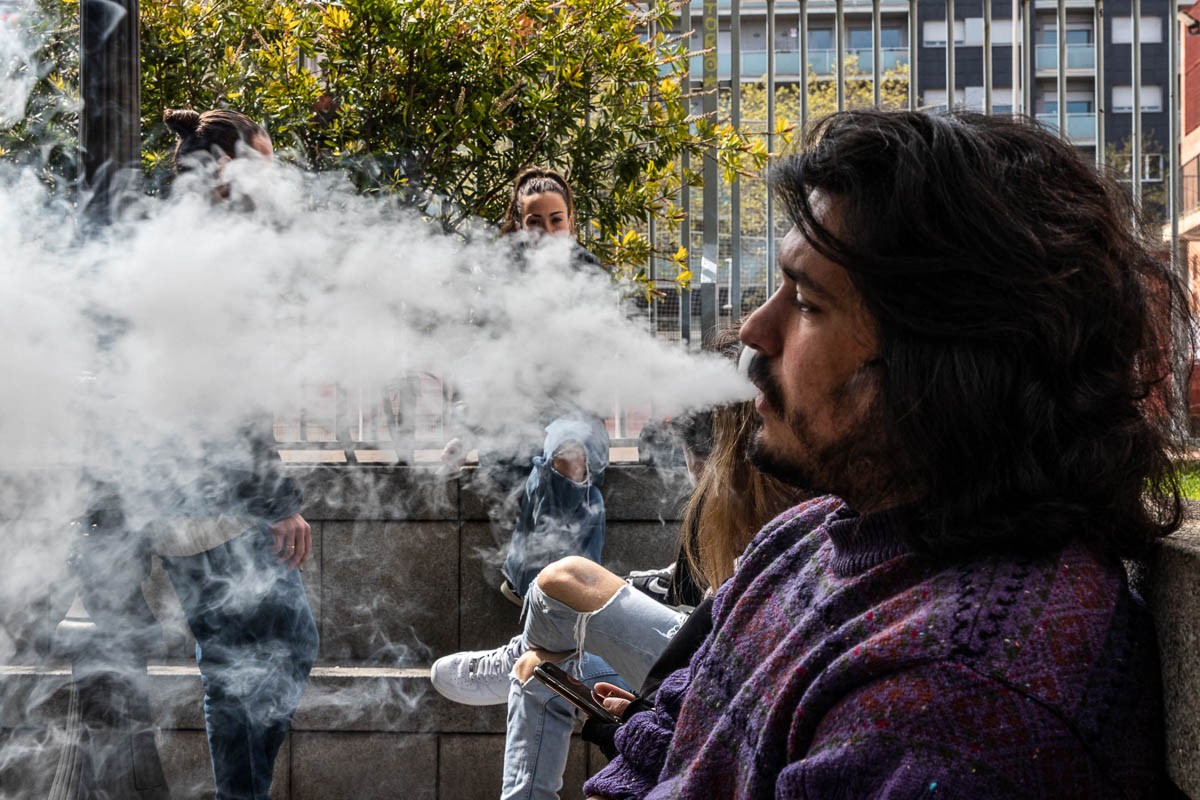 Sense fumar al cotxe i mòbils prohibits a l'escola? El Govern prepara una llei per combatreÂ addiccions