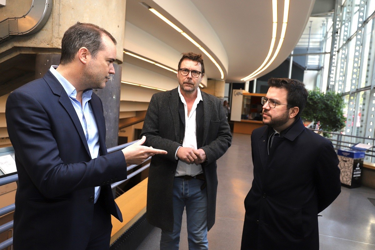 Aragonès, en la seva visita a París - Govern