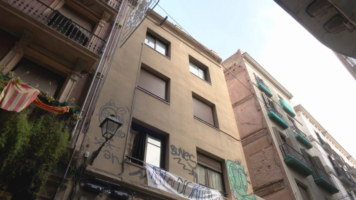Els Mossos d'Esquadra desallotgen la Casa Àfrica de Barcelona