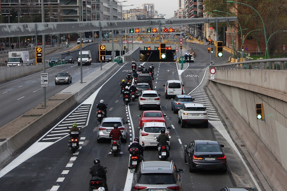 Un accident fa tallar durant uns minuts el túnel de Glòries en sentit Besòs