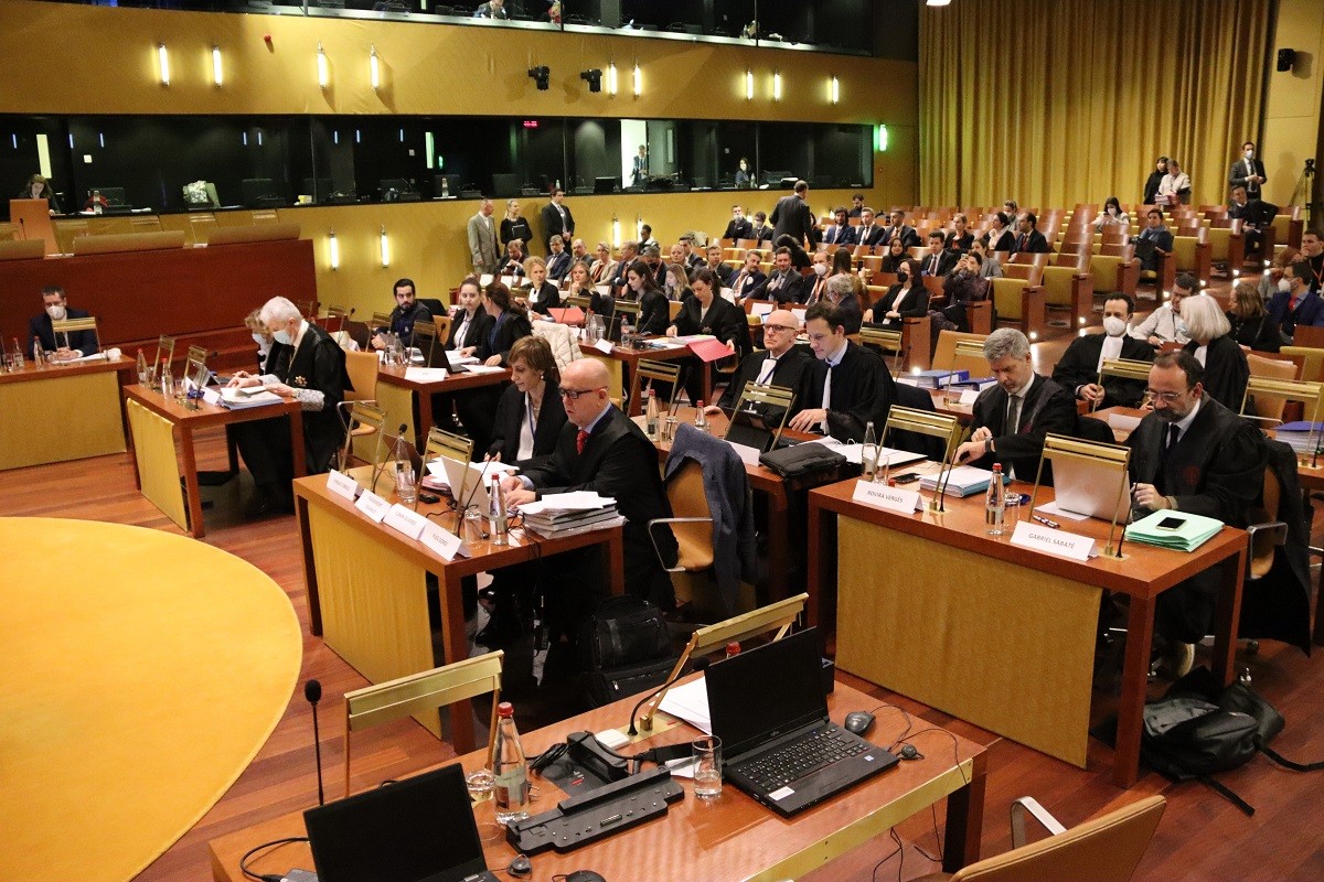 La defensa de Puigdemont busca una última paraula per desmuntar les prejudicials de Llarena