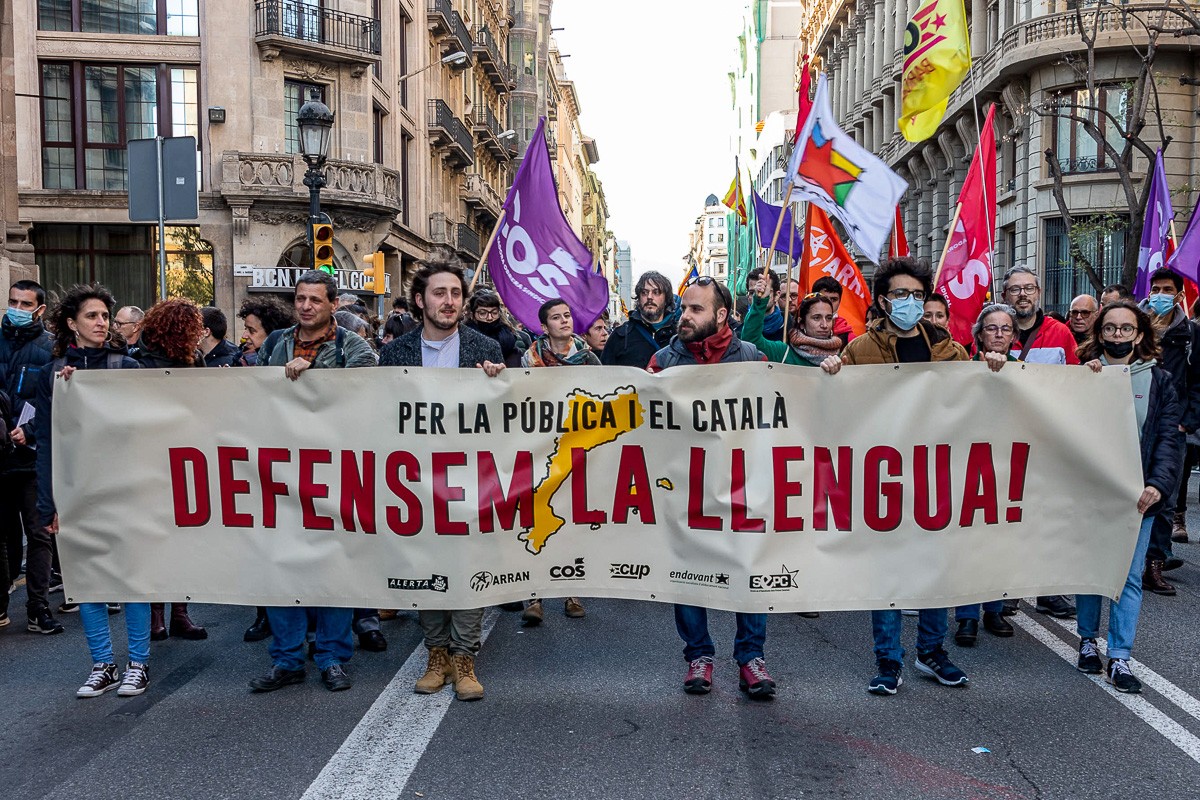 «Que no ens retallin la llengua»: sindicats, estudiants i famílies en defensa del català a l'escola. - Josep Lluís Escudero