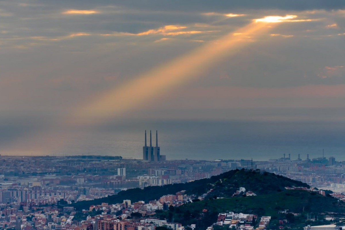 El març ha estat el mes amb menys hores de sol a Barcelona des de 1968