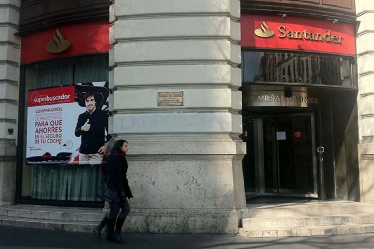 Condemnen al Santander a tornar a una àvia amb alzheimer 316.000 euros perduts en inversions de risc