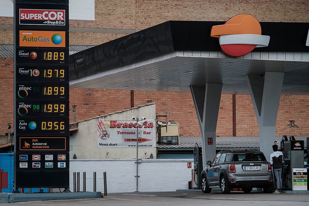 Les benzineres denuncien que no han cobrat els 20 cèntims per litre avançats