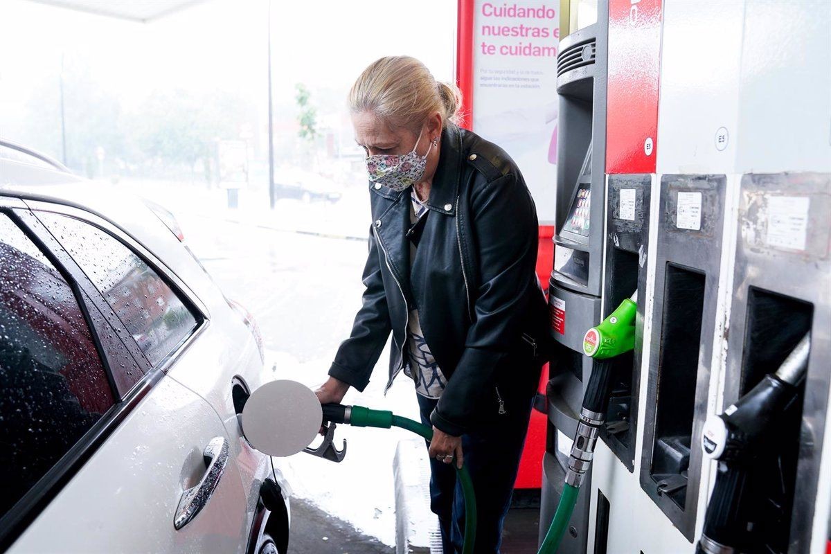 Què passa si t'equivoques quan poses benzina i confons les gasolines de 95 i 98?
