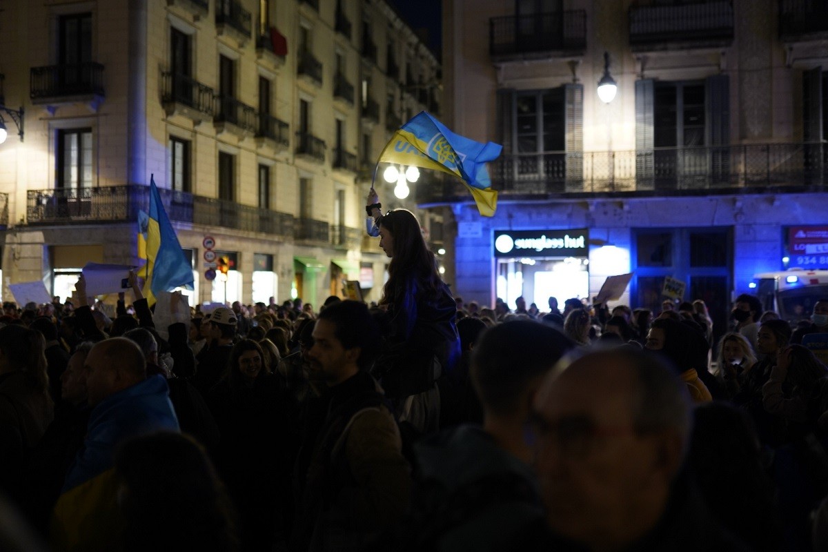 Manifestació a la plaça Sant Jaume contra la guerra a Ucraïna - Frederic Esteve