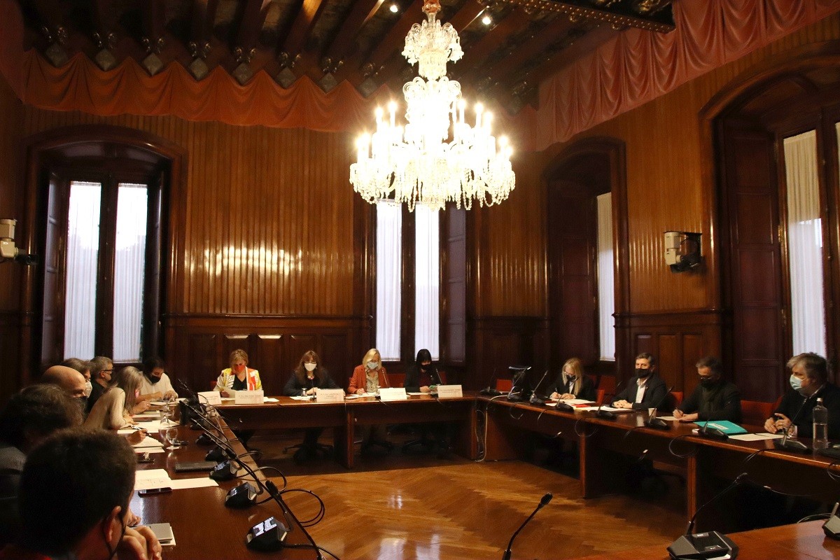 La comissió per reforma el reglament es posa en marxa amb carpetes calentes en l'horitzó