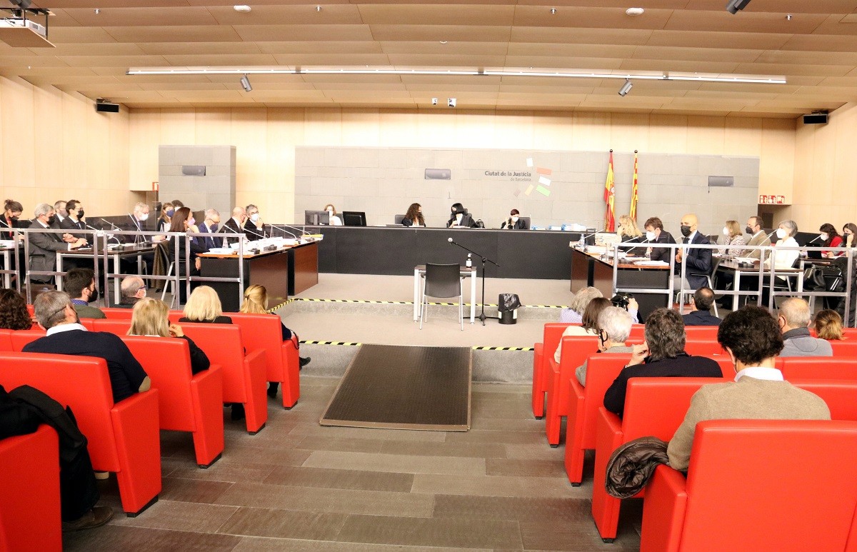 La Fiscalia pacta rebaixes de pena per a la trama de corrupció municipal dels pisos turístics de Ciutat Vella