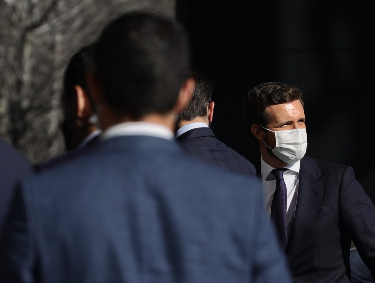 Casado expressa fidelitat a Feijóo i llança un dard contra el populisme d'Ayuso