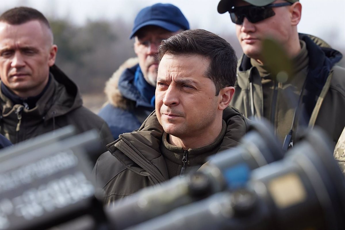 Zelenski alliberarà presos amb experiència militar per unir-se al combat