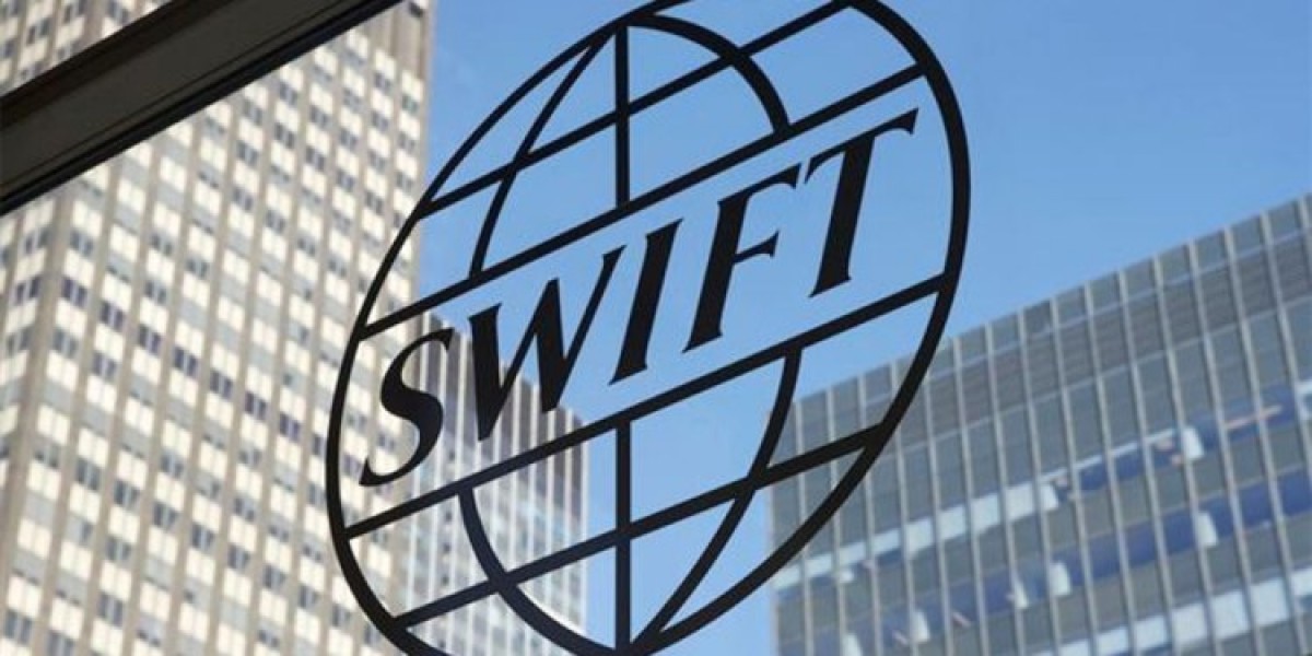 Què és la xarxa SWIFT i per què és clau per pressionar Rússia?