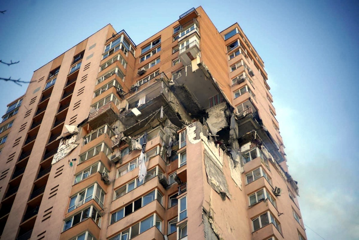 Edifici de Kíev en què ha impactat un míssil durant la matinada - ACN