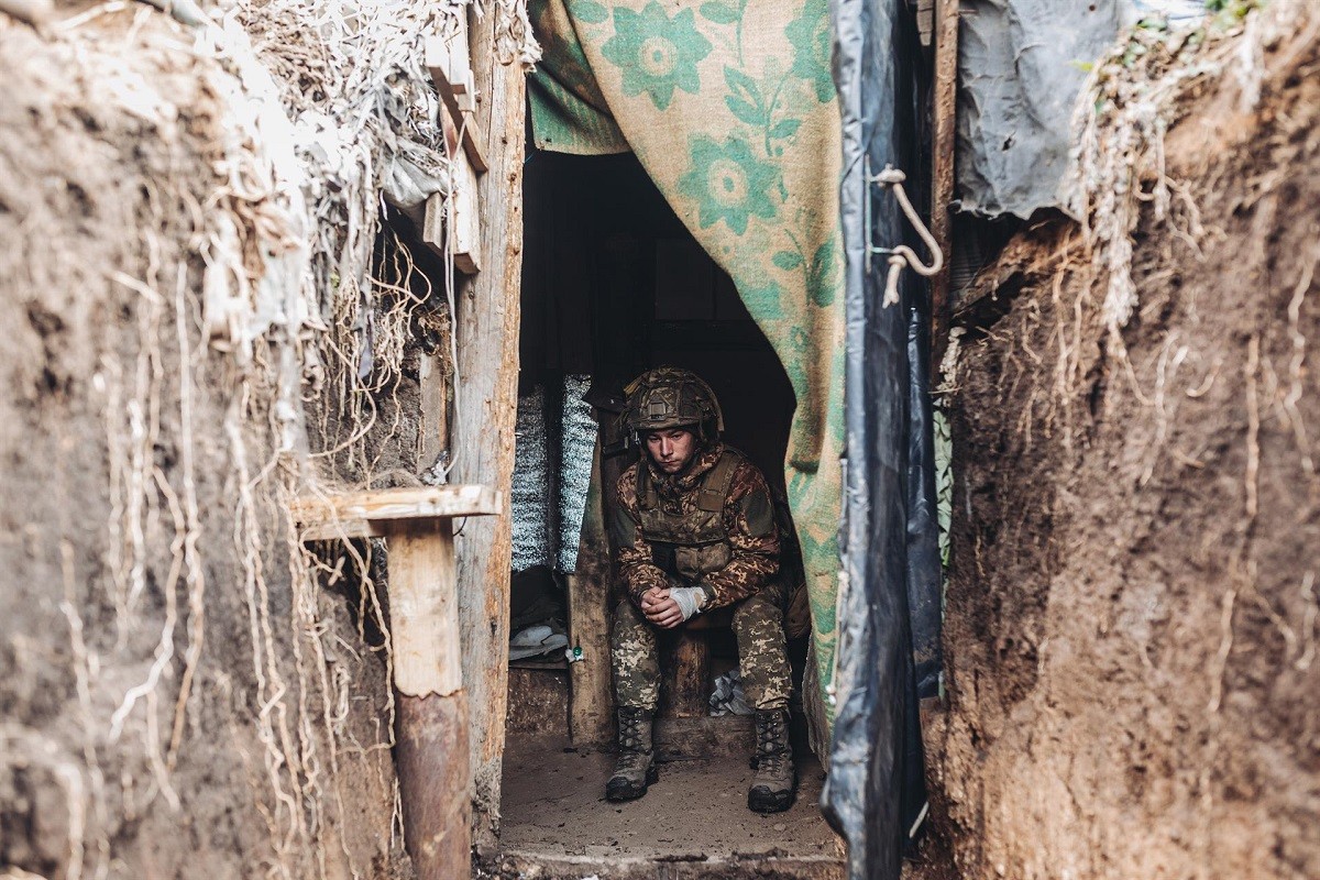 Un soldat ucraïnès en una trinxera a Donetsk  - Diego Herrera / Europa Press