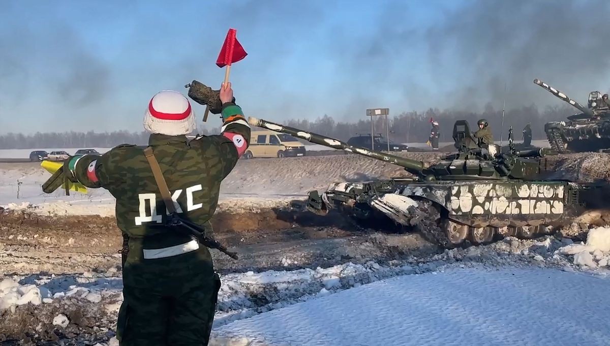 Rússia segueix retirant tropes properes a Ucraïna, ara de Crimea 