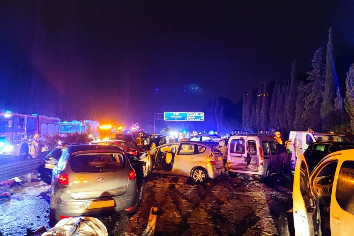 Almenys 16 ferits en un accident múltiple a la C-32 entre Calella i Pineda