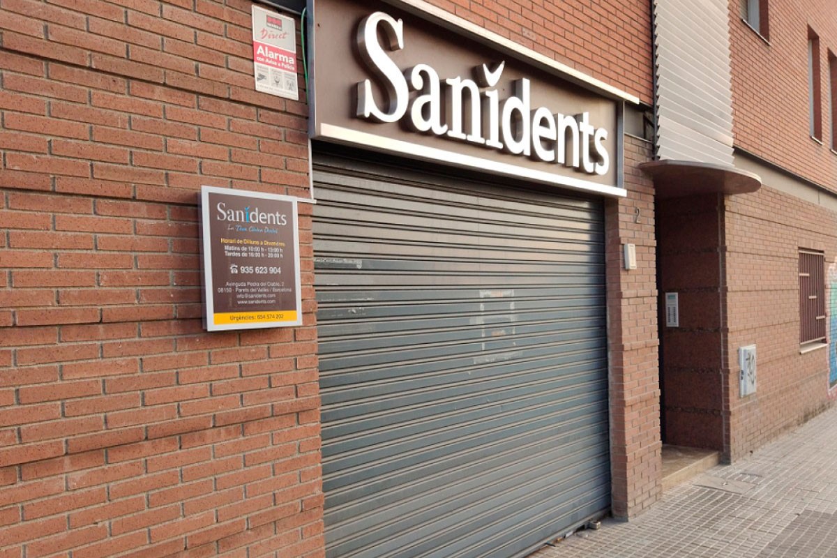 Una clínica dental tanca i deixa 32 clients amb els serveis pagats a mig fer a Parets i Alella 