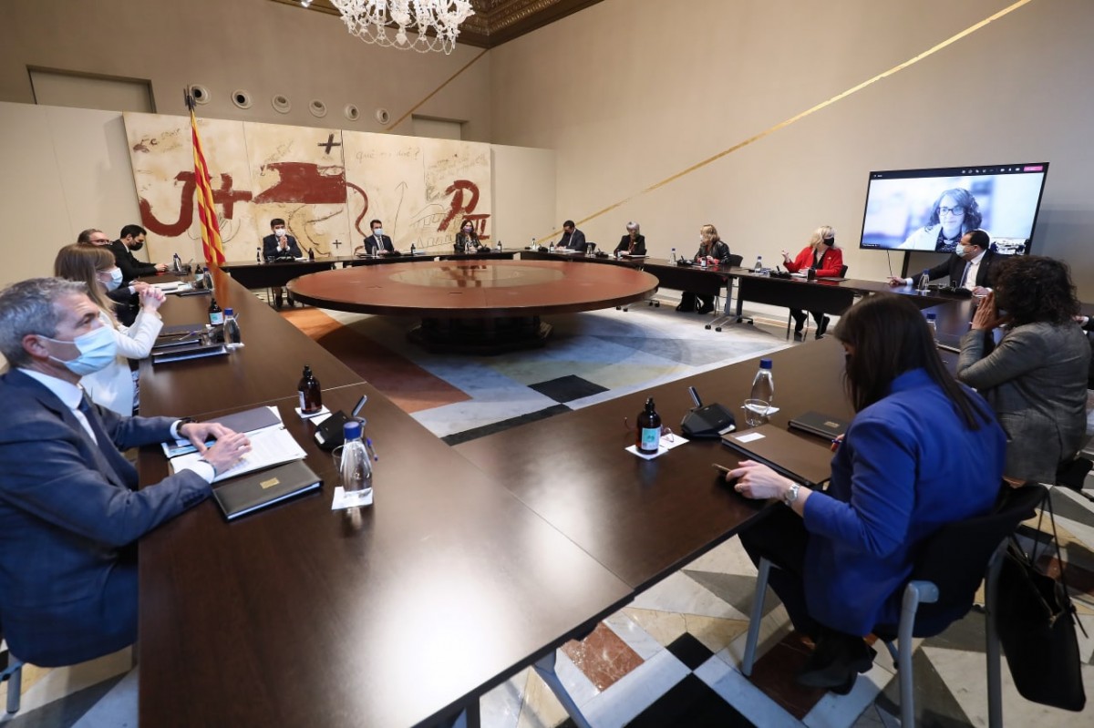 El Govern esquiva el xoc amb Borràs i urgeix a refer la unitat independentista