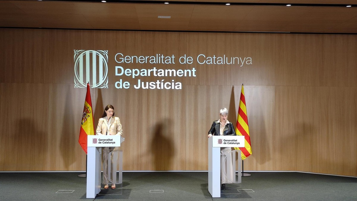 La ministra i la consellera de Justícia topen pel 25% de castellà a l'escola