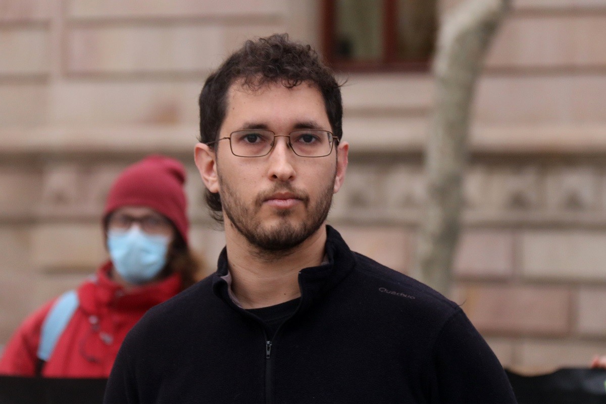 Condemnat a un any i mig de presó l'activista Brian Bartés per la protesta de Tsunami al Camp Nou