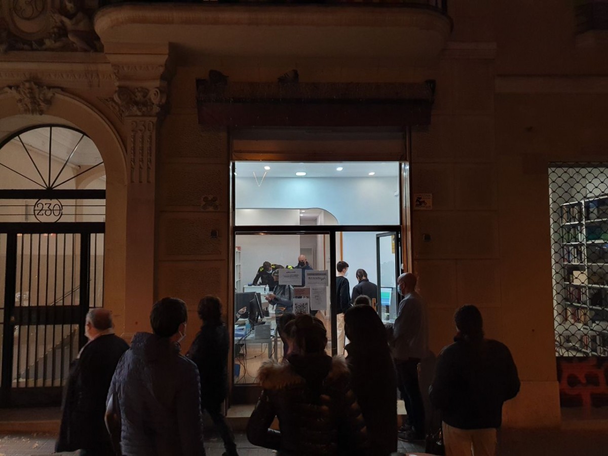Salut activa un protocol amb la Guàrdia Urbana per clausurar centres mèdics que fan tests fraudulents