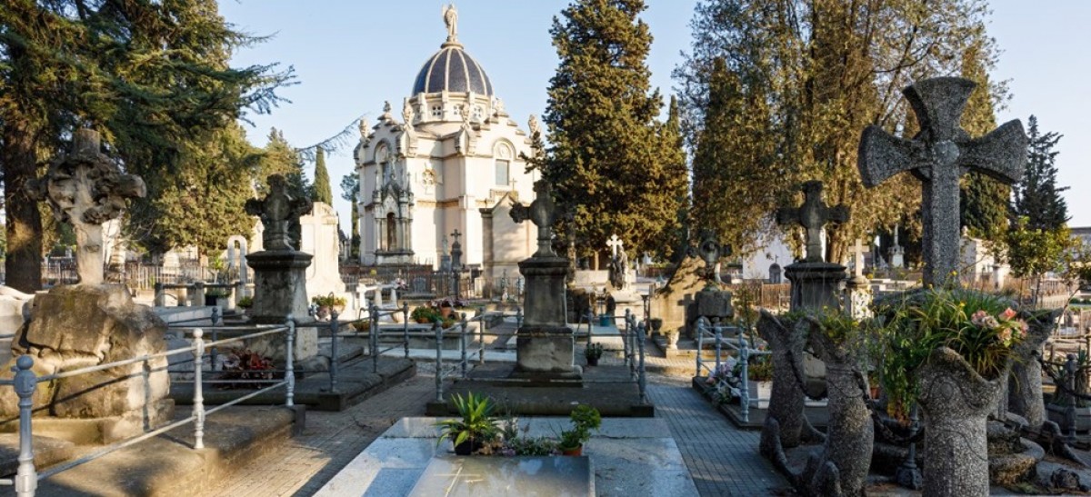 Exhumació al cementiri de Sabadell per resoldre el cas d'un nadó robat 