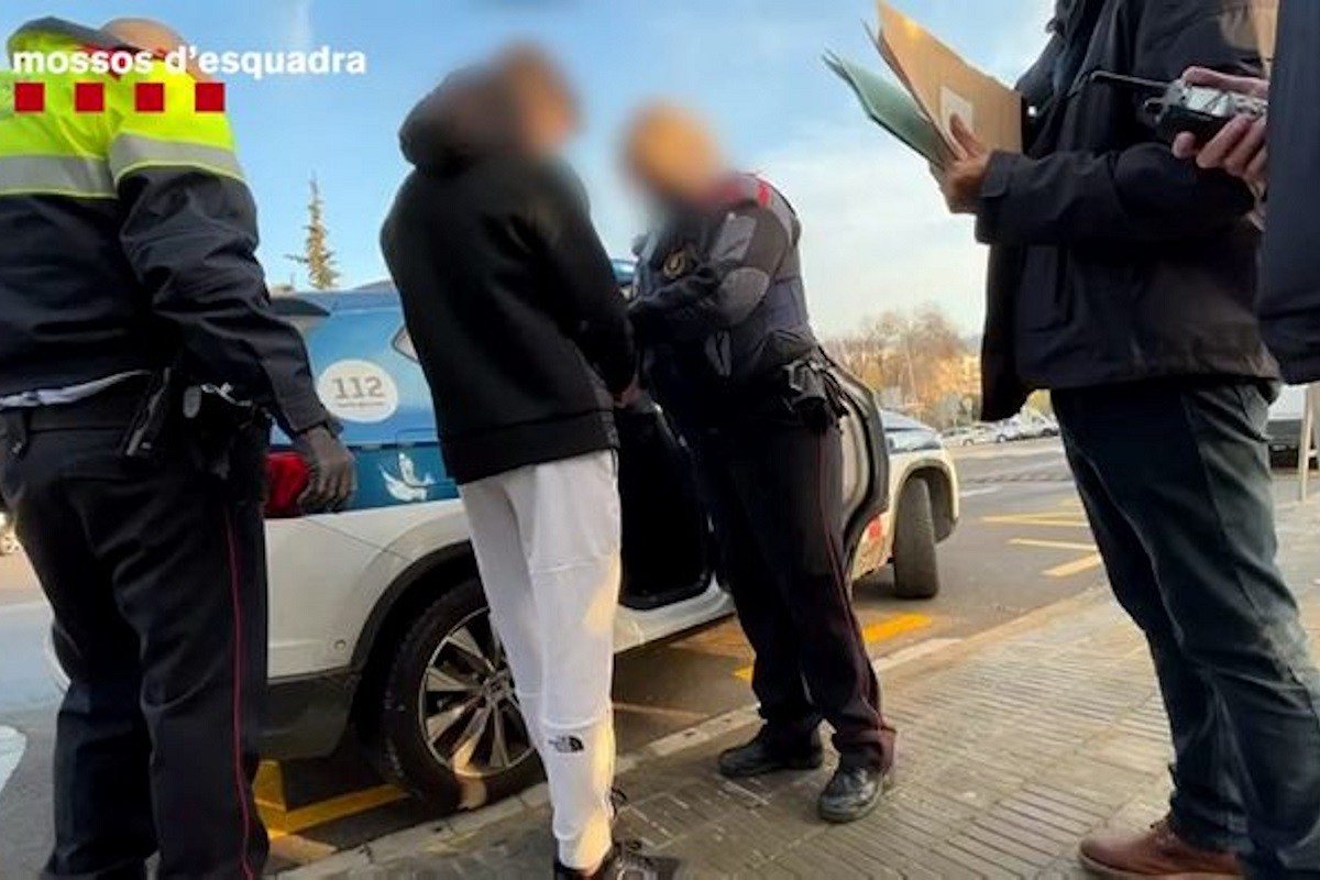 Detinguts 12 joves per més de 100.000 euros en material escolar a diverses escoles de Mataró