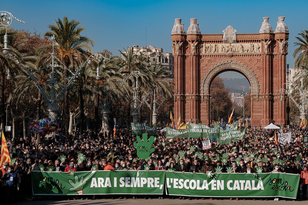 Manifestació a Barcelona en defensa de l'escola catalana. - Adrià Costa