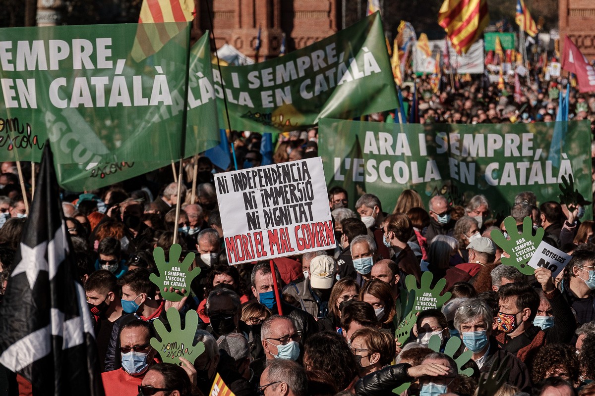 Manifestació a Barcelona en defensa de l'escola catalana. - Adrià Costa