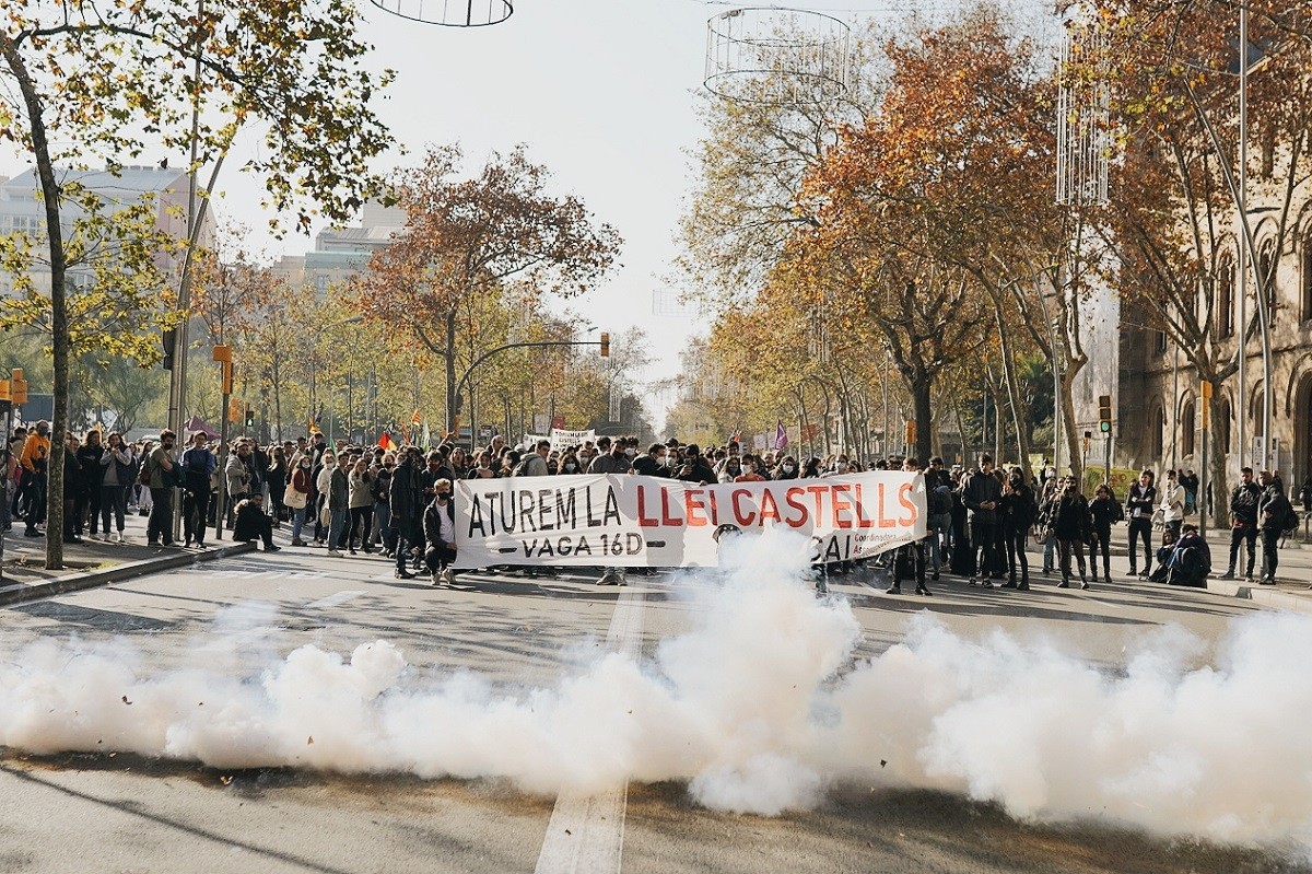 Els estudiants es manifesten contra la llei Castells i la «imposició» del castellà