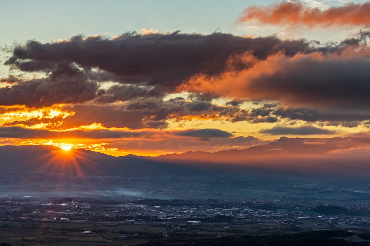 El temps d'aquest divendres: els núvols faran la guitza a un sol pletòric