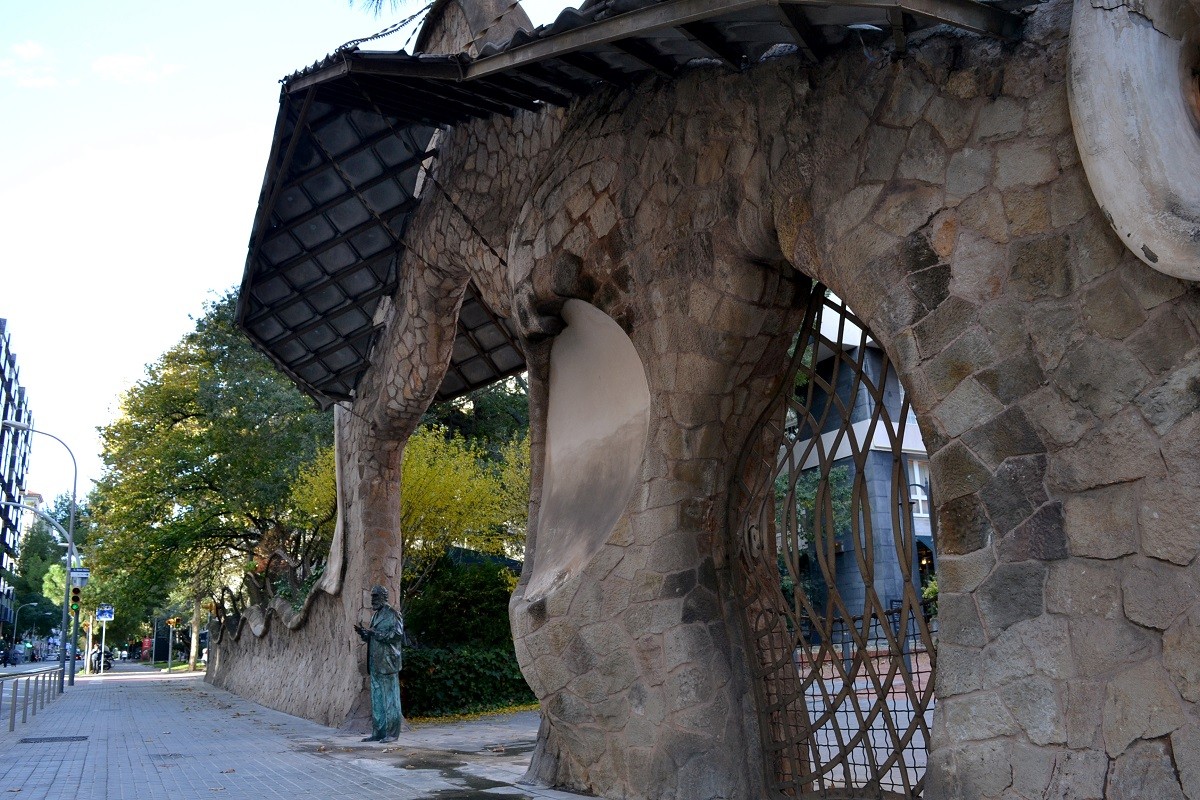 Portal de la finca Miralles - Jana Pérez