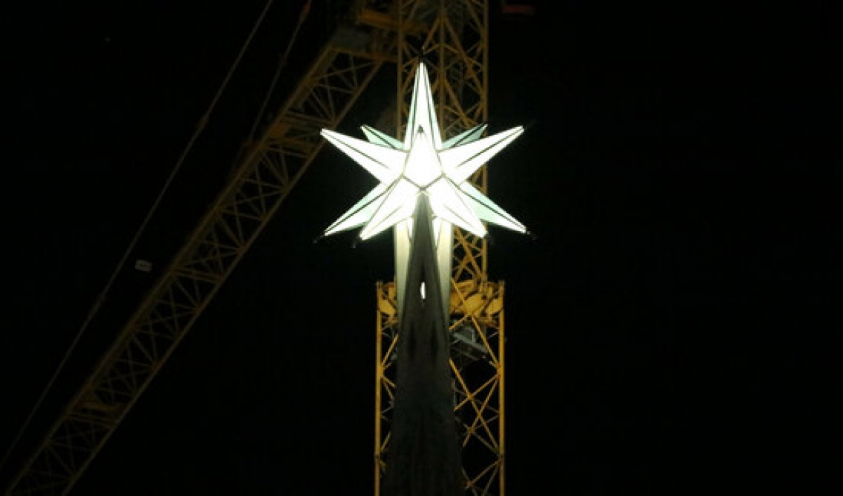 Llum a la torre de la Mare de Déu de la Sagrada Família - ACN