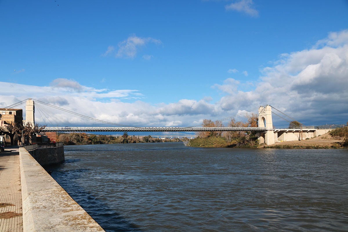Ball de jotes al davant del pont, amb vestits d'època - ACN