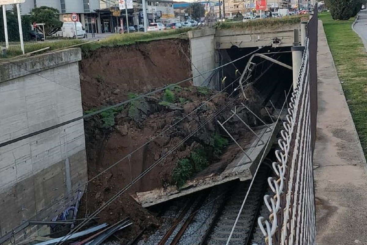 Restablerta parcialment la línia Barcelona-Vallès de Ferrocarrils després de l'esllavissada