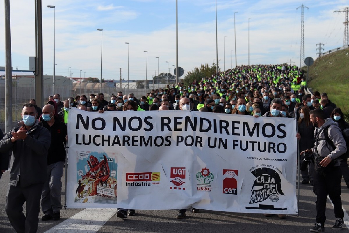 Un miler de treballadors de Nissan es manifesten a la Zona Franca per reivindicar el seu lloc de feina