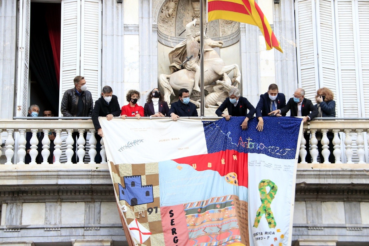 Les institucions clamen contra les desigualtats i l'estigma de les persones amb VIH