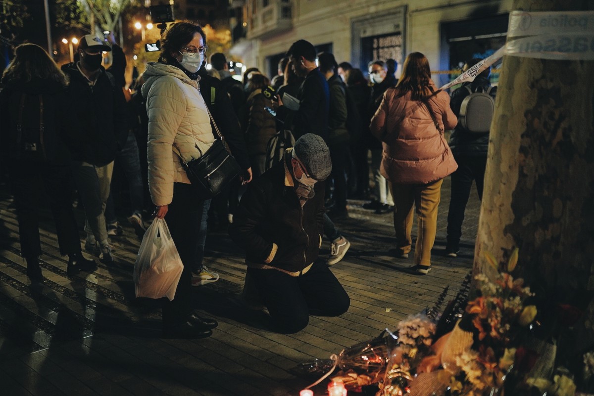 Una parella i els dos fills moren en un incendi en un local ocupat a la plaça Tetuan de Barcelona