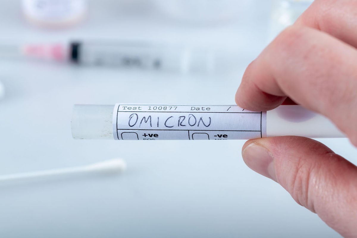 La incidència de la Covid creix a passos agegantats mentre l'Òmicron s'instal·la a Europa