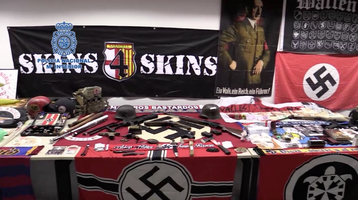 Material nazi, armes i drogues: cop policial a la cúpula de «Boixos Nois»