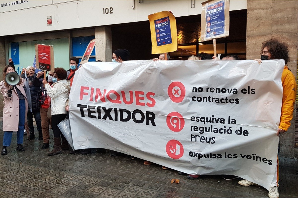 Protesta de llogaters de Barcelona contra les pròrrogues de contractes per esquivar la llei d'habitatge
