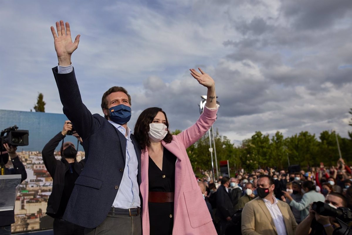 Ayuso declara públicament la guerra a Casado
