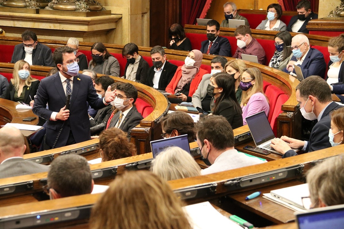 L'habitatge i les concrecions del procés marquen les negociacions Govern-CUP pels pressupostos 