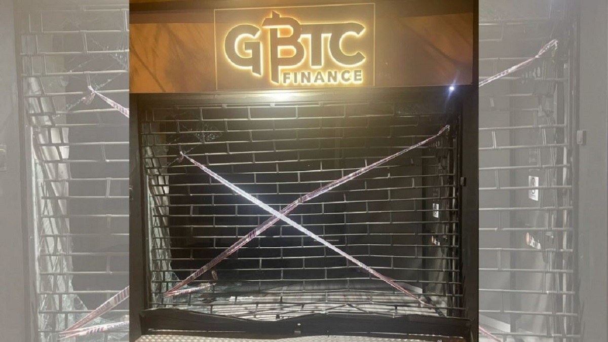 Vídeo | Espectacular robatori en una botiga de bitcoins de matinada 