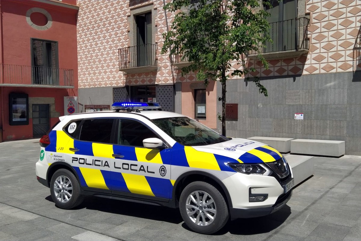 Detingut un home per tocar-se els genitals a ple dia davant de dues nenes menors de 4 i 6 anys a la Jonquera