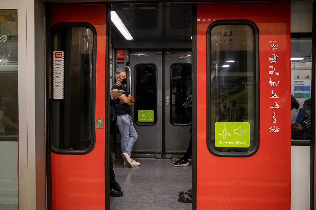 Crida per trobar una maleta d'alt valor perduda als Ferrocarrils