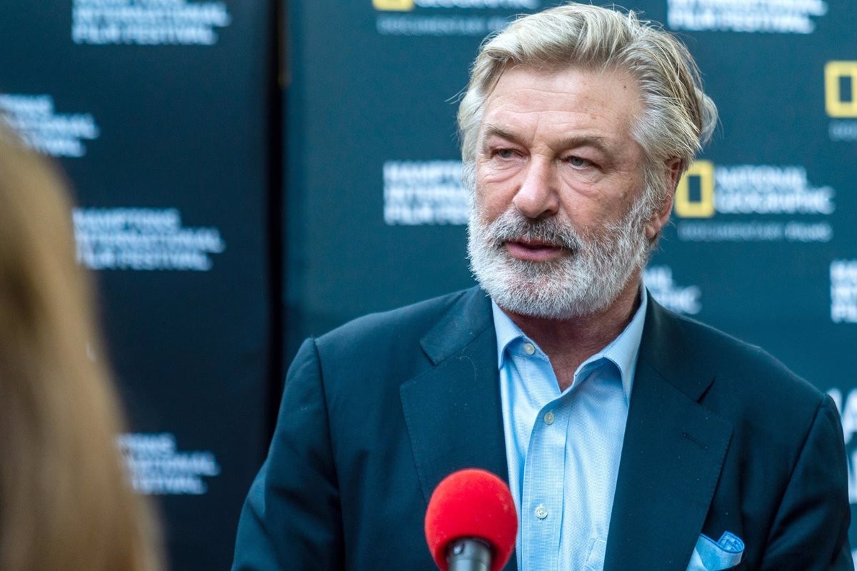 Alec Baldwin mata per accident la directora de fotografia del film que rodava