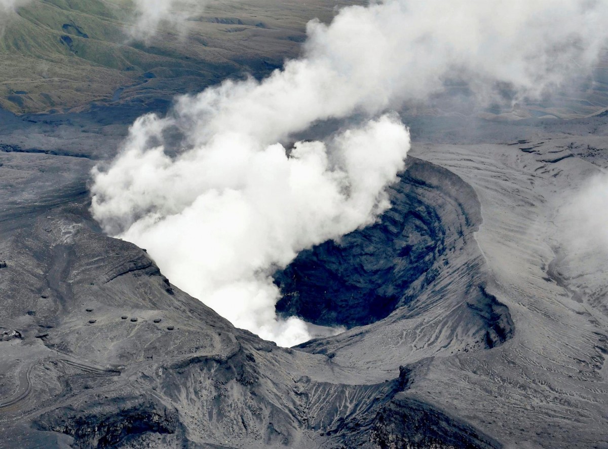 El volcà del mont Aso entra en erupció al Japó